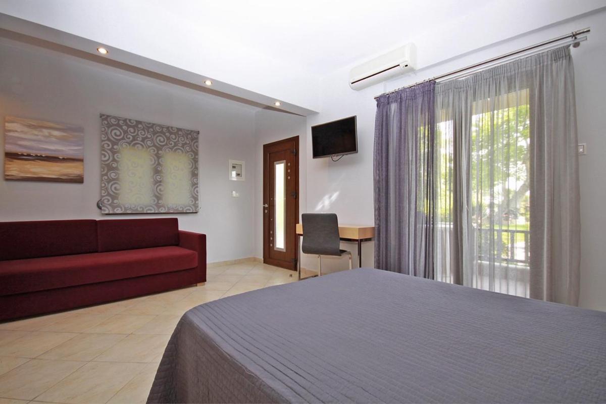 Stamos Apartments And Studios Вурвуру Экстерьер фото